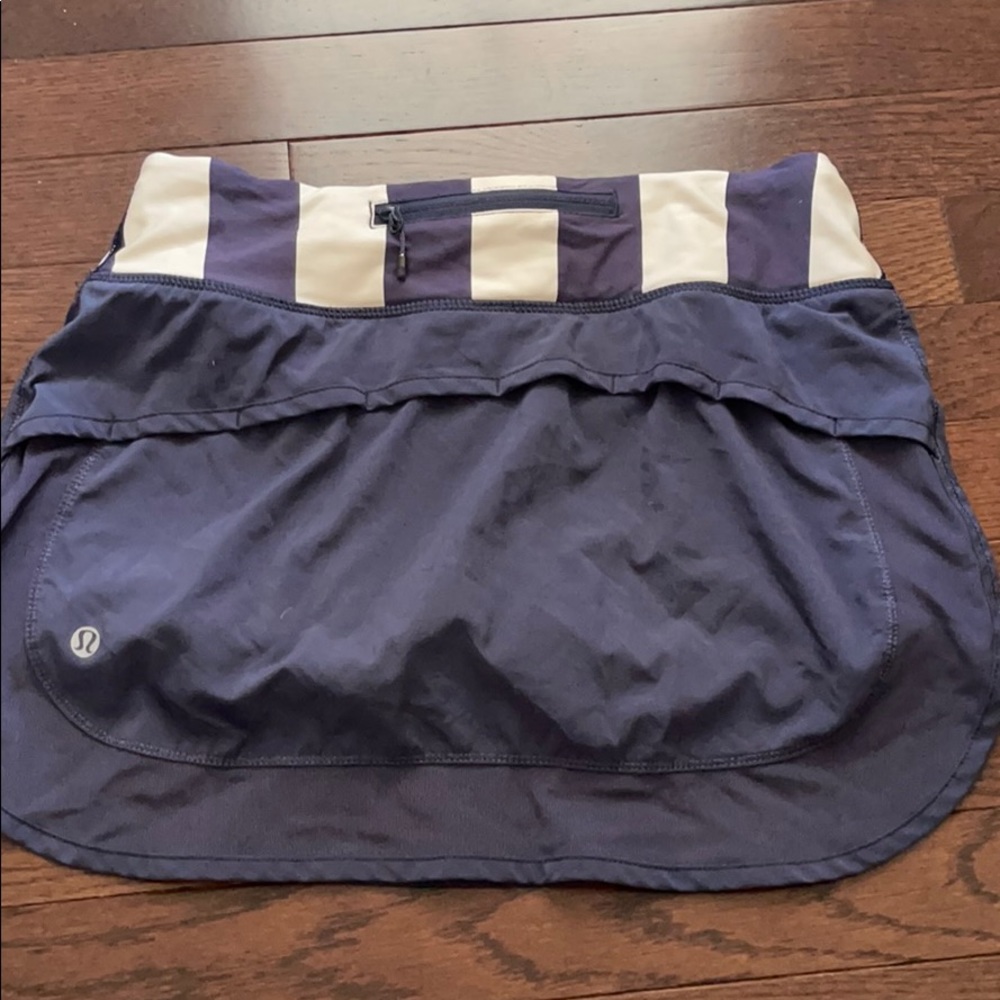 Lululemon size 4 navy blue skirt tennis